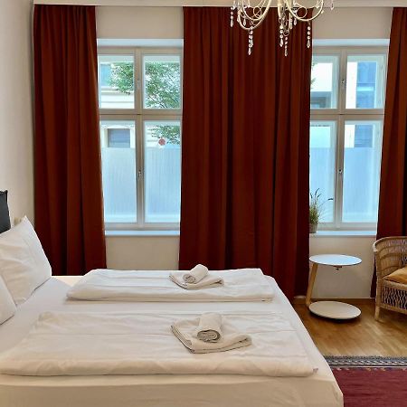 Casa Nostra - Zentrale Wohnung am Augarten Wina Bagian luar foto