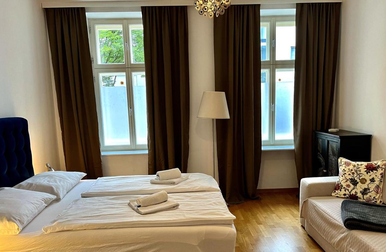 Casa Nostra - Zentrale Wohnung am Augarten Wina Bagian luar foto
