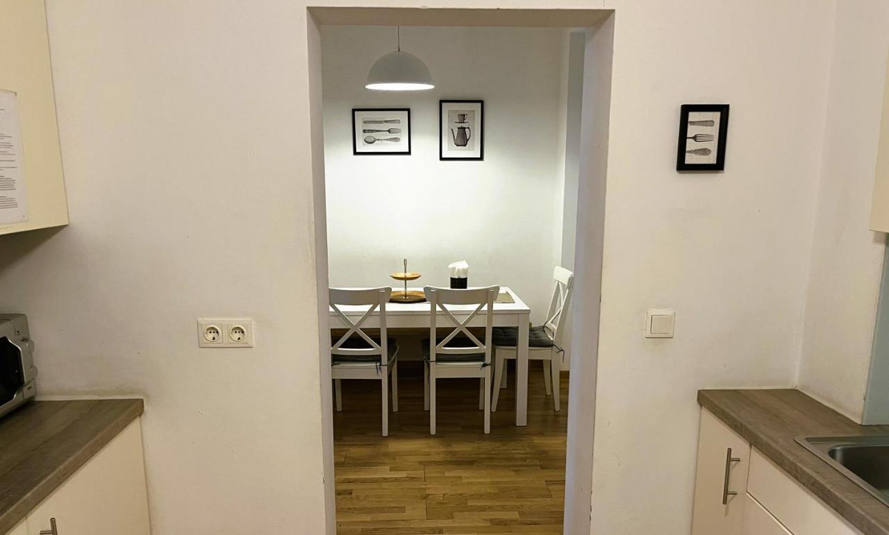 Casa Nostra - Zentrale Wohnung am Augarten Wina Bagian luar foto