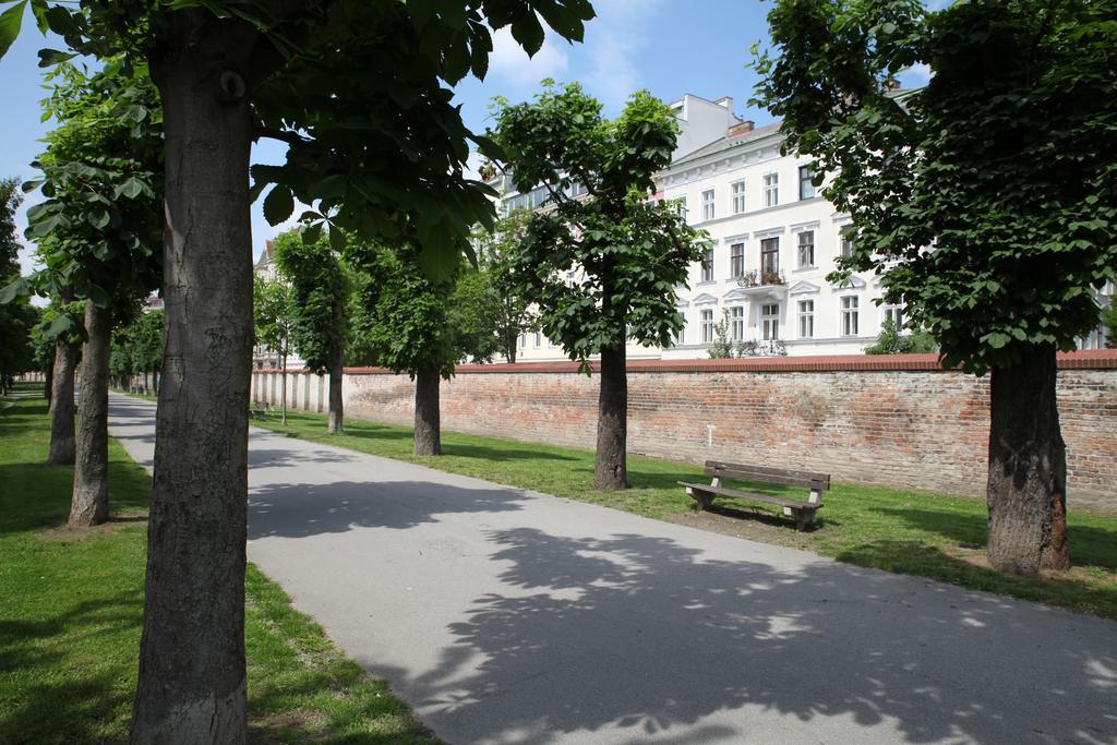 Casa Nostra - Zentrale Wohnung am Augarten Wina Bagian luar foto